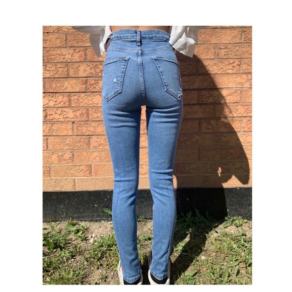 ✨High Waisted Ripped Jeans✨ - Picture 3 of 4